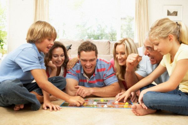 Седем весели семейни игри, които можете да играете навсякъде