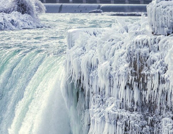 Водопадът Ниагара замръзна и е като изваден от приказка