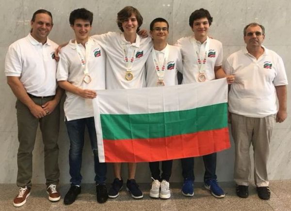 И отново успех: български ученици с 4 медала от Международната олимпиада по информатика