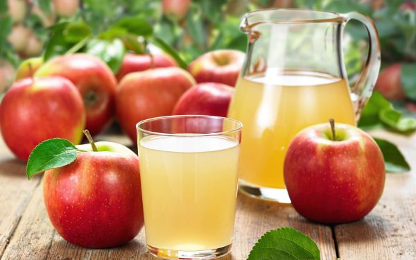 Ябълка с голи ръце стиснете и вкусен сок си направете