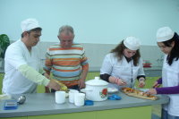 Кметът на Каварна показа кулинарни умения пред ученици