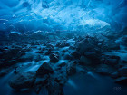 Тази ледена пещера е част от ледника Mendenhall, намиращ...