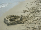 Да строиш пясъчен замък, когато си на море е...