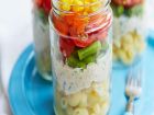 Цветна и вкусна салата в бурканче, която ще хареса на всяко дете