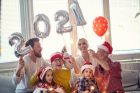 За весела Нова година у дома: няколко забавни идеи за цялото семейство