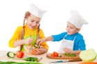 Да готвим заедно: Кухненски умения, на които да научите децата си