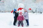 9 забавни снежни игри, които ще се харесат и на малки и на големи деца