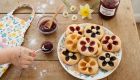 Пролетни сладки „Цветенца“ с мармалад: вкусно забавление за малки готвачи Пролетни сладки „Цветенца“ с мармалад: вкусно забавление за малки готвачи
