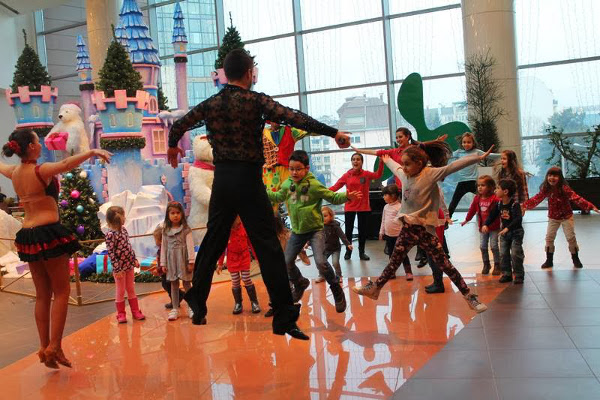 Танци, игри и динозаври на „Детски уикенд” в София