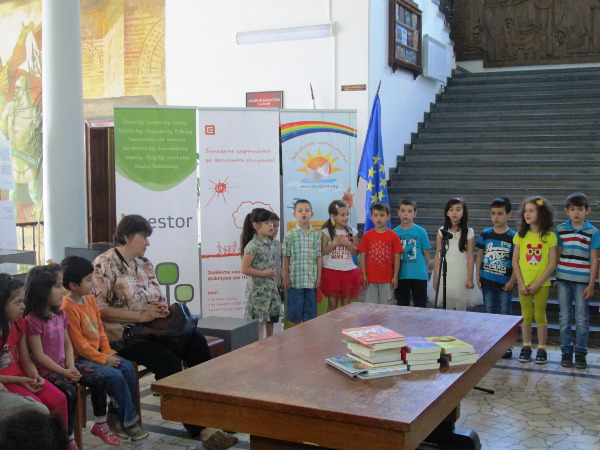 С песнички и стихотворения посрещнаха "Забавното лятно четене" във Велико Търново