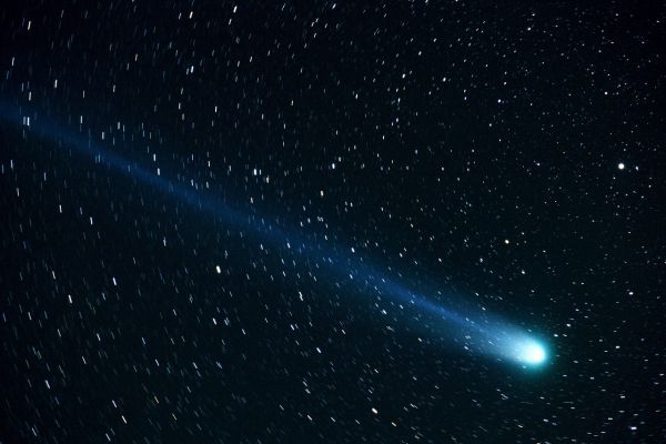 Комети близнаци ще преминат много близко до Земята