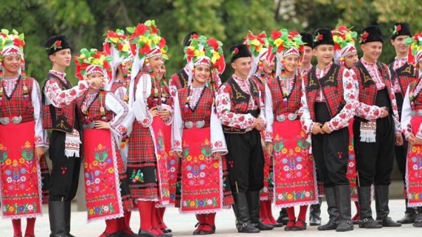 Народните танци стават задължителни в училище