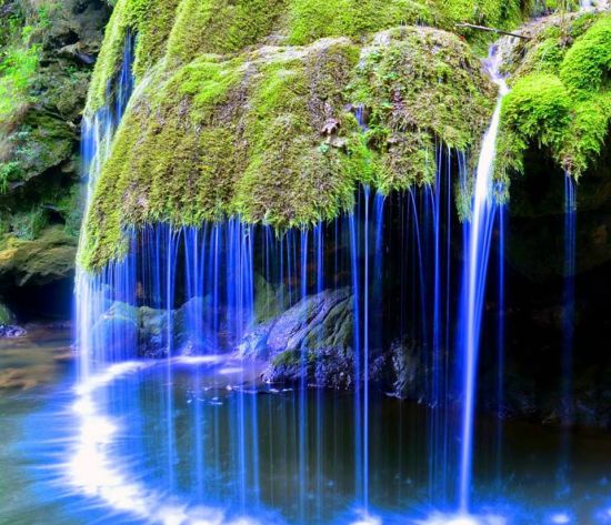 Водопадът Бигар – малък, но уникален