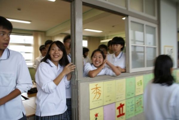 В японските училища децата не ползват смартфони и ходят по пижами