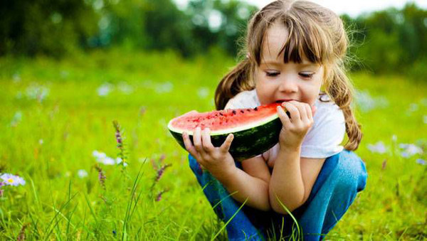 Храната за децата през лятото: няколко полезни съвета за всеки родител