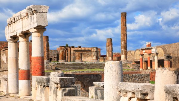 Една бърза разходка из изгубения град Помпей с няколко интересни факта