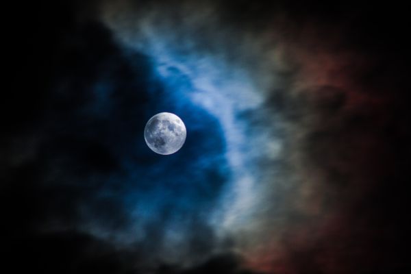 Тази вечер наблюдаваме интересния феномен „Синя Луна“