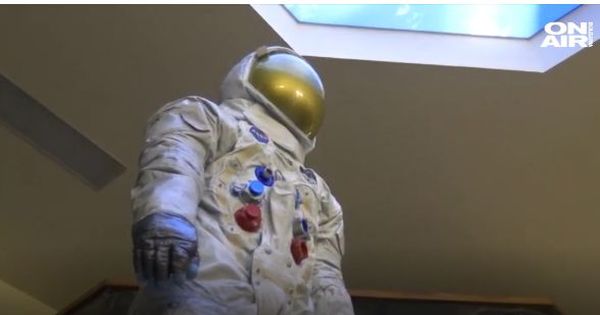 Уникална реплика на космическия костюм на Армстронг може да се види в Природонаучния музей в Пловдив
