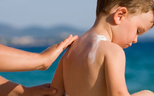 Първа помощ при слънчево изгаряне при деца: какво е важно да знаете