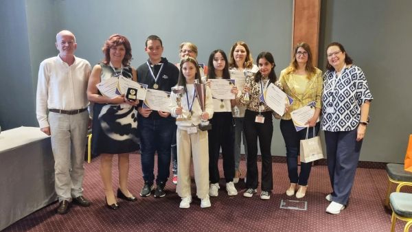 Българска ученичка е на първо място в най-голямото състезание по английски език в света