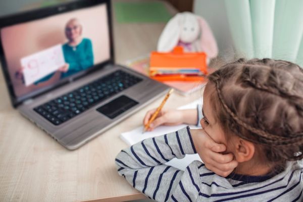 Грипът настъпва, но не с онлайн обучение, а с истинска грипна ваканция за учениците в Бургаска област