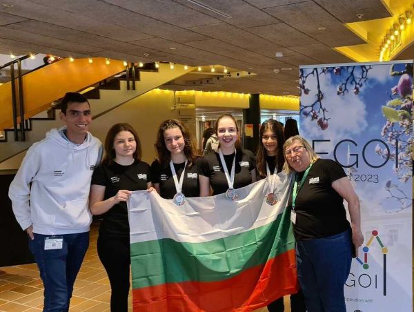 Български ученички получиха медали на Европейската олимпиада по информатика 