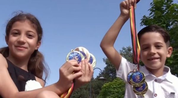 9-годишни българчета триумфираха в най-елитния турнир по танци в света