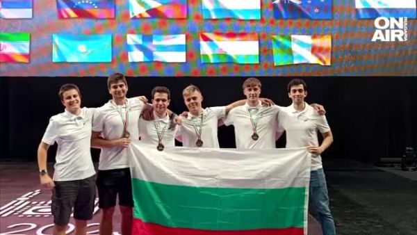 Наши ученици завоюваха медали на Олимпиада по информатика, като се конкурираха с 360 състезатели от 90 държави