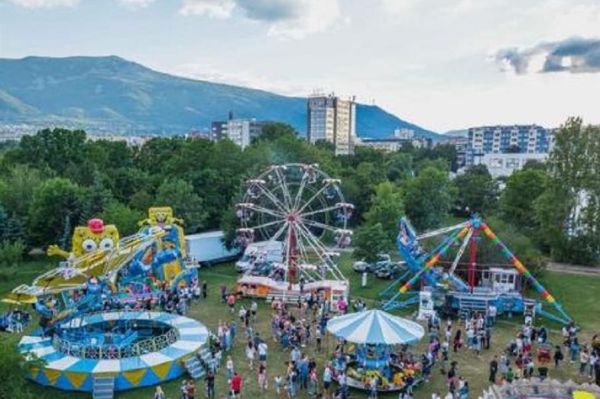 22-метрово виенско колело гостува на „Парк фест“ в София