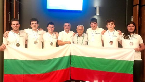 Български ученици с 6 медала от Международна олимпиада по математика