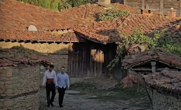 Деца направиха филм по романа „Под игото“ на Иван Вазов Деца направиха филм по романа „Под игото“ на Иван Вазов