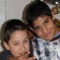Това са Иво, на 11 г. и Стефан, на 13 г. пред елхата в дома...