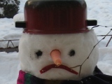Снежният човек беше много тъжен.